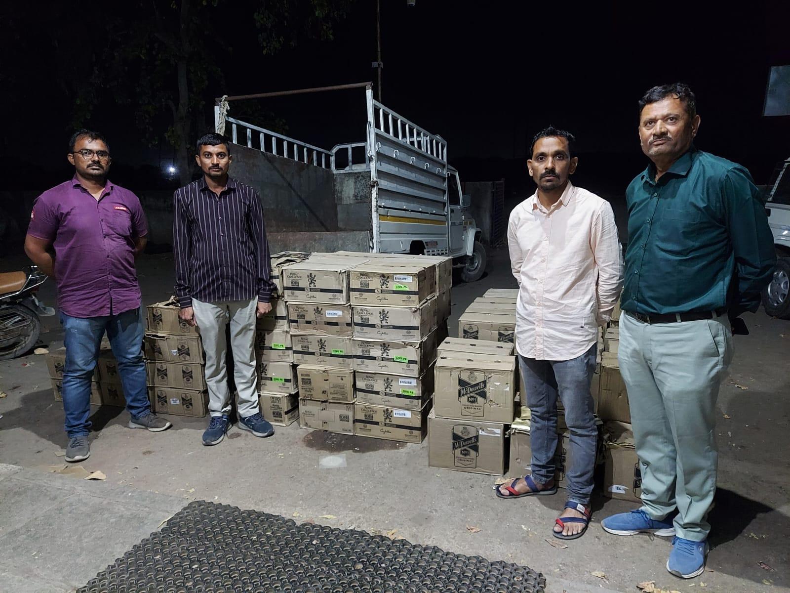 Bolero pickup van full of English liquor seized near Piparla village in Talaja