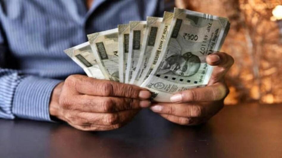 salary-of-lakhs-even-if-you-cant-save-a-single-penny-do-this-simple-remedy-the-coffers-will-be-full
