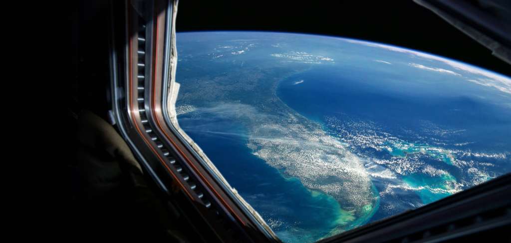 The world's first space hotel! Now you can enjoy your vacation in space, the first space hotel is starting by 2025