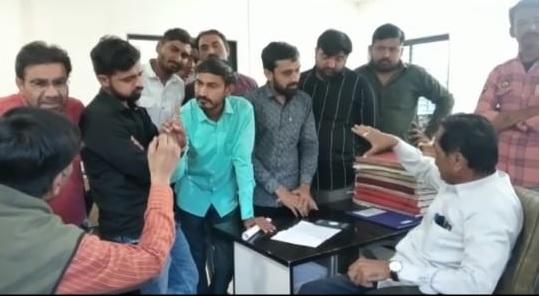 there-is-widespread-pressure-on-government-land-on-sihores-highway-remove-it-urgently-a-plea-from-youth