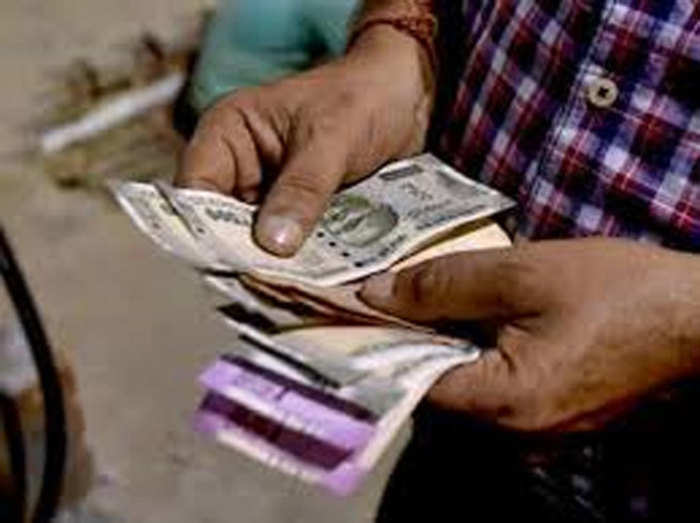 salary-of-lakhs-even-if-you-cant-save-a-single-penny-do-this-simple-remedy-the-coffers-will-be-full