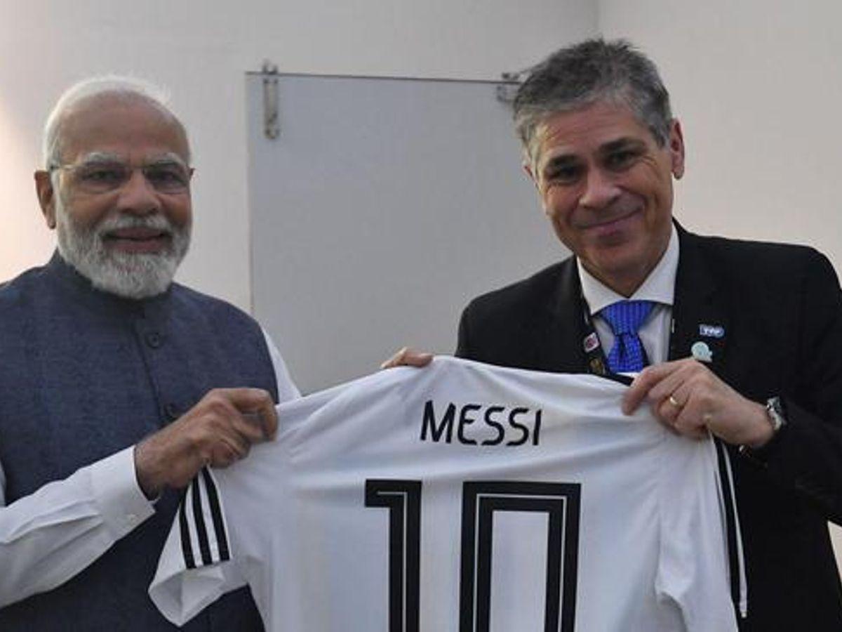 Lionel Messi's football jersey was gifted to PM Modi, gifted by YPF president