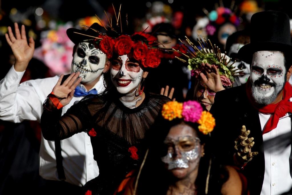 Day of the Dead: The souls of the deceased celebrate with the family, the dance is done! This is a strange tradition