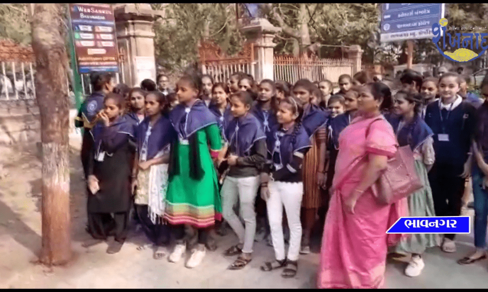 Kundas were distributed by NSS students of Shamaldas College.