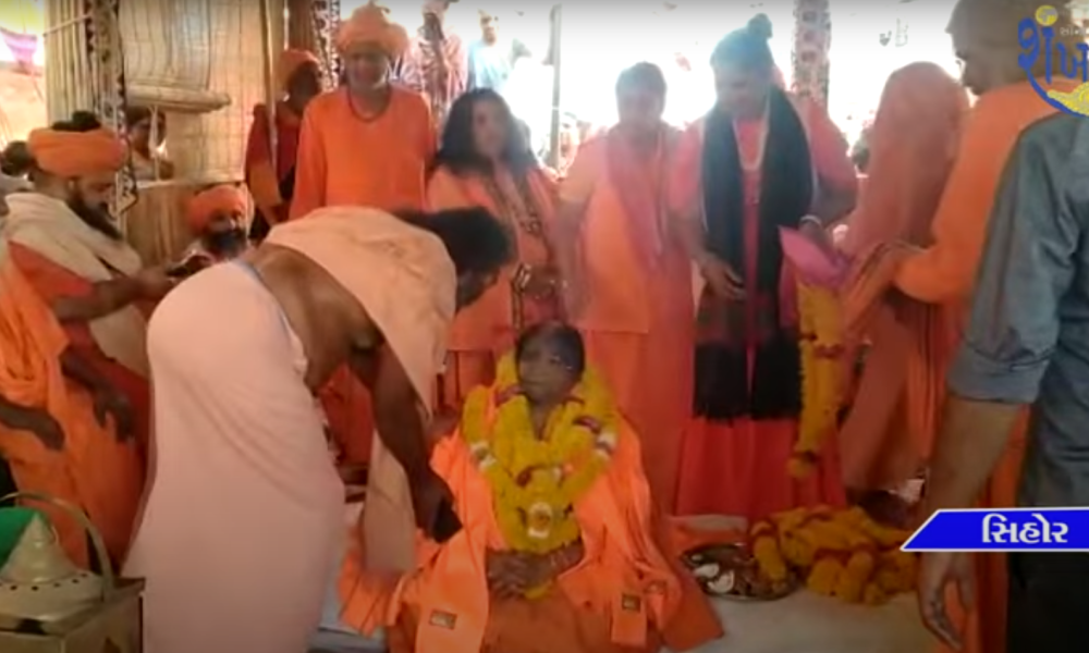 Bhandar of Mahant Brahmalin Bhagirathji Bapu of Gandhari Ashram was held.