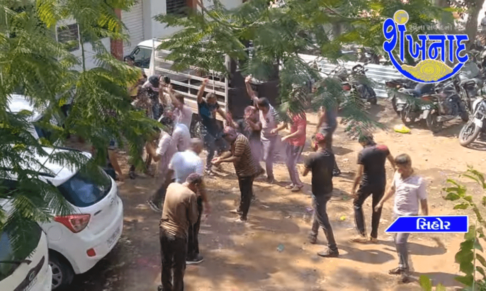 Dhuleti was celebrated by the police along with the police journalist and the general public.