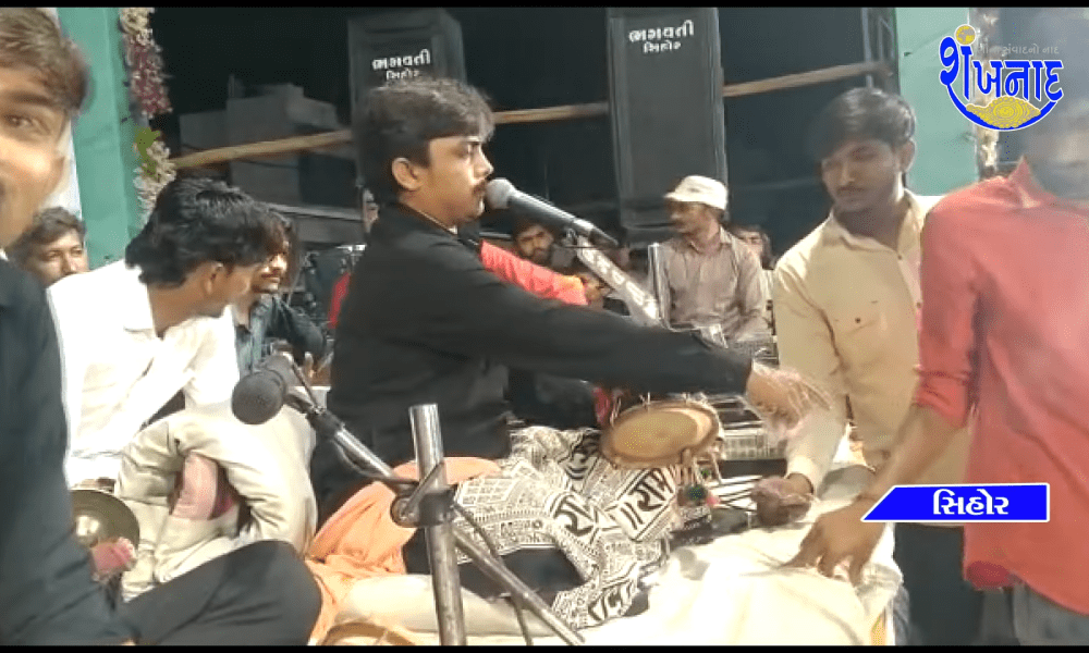 Navarang Mandwa was celebrated by Sihor Sri Otla Wala Melody Ma Mitra Mandal Group.