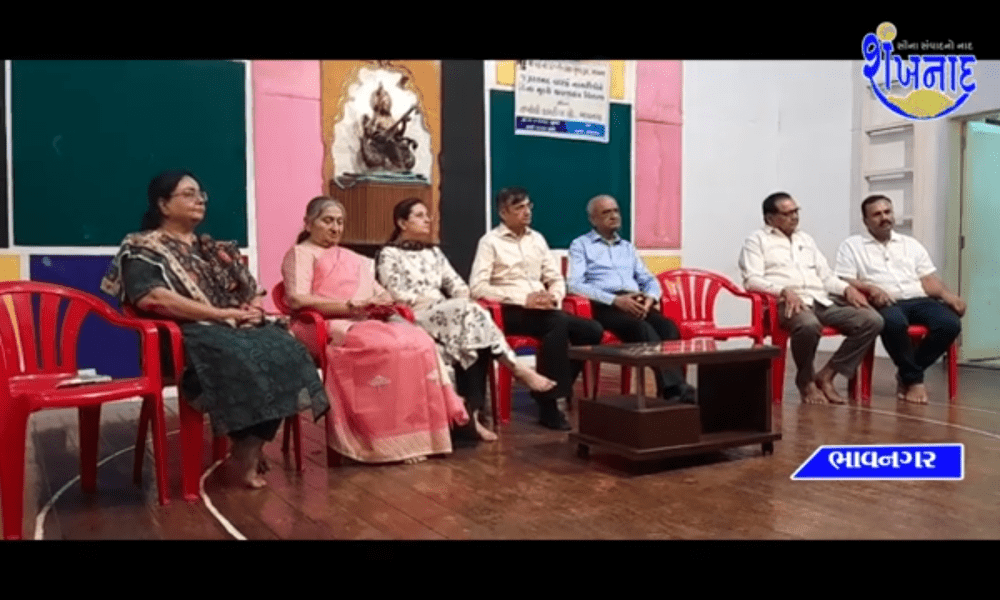 Hearing machines were given to the deaf, mute, hard of hearing workers of Bhavnagar.