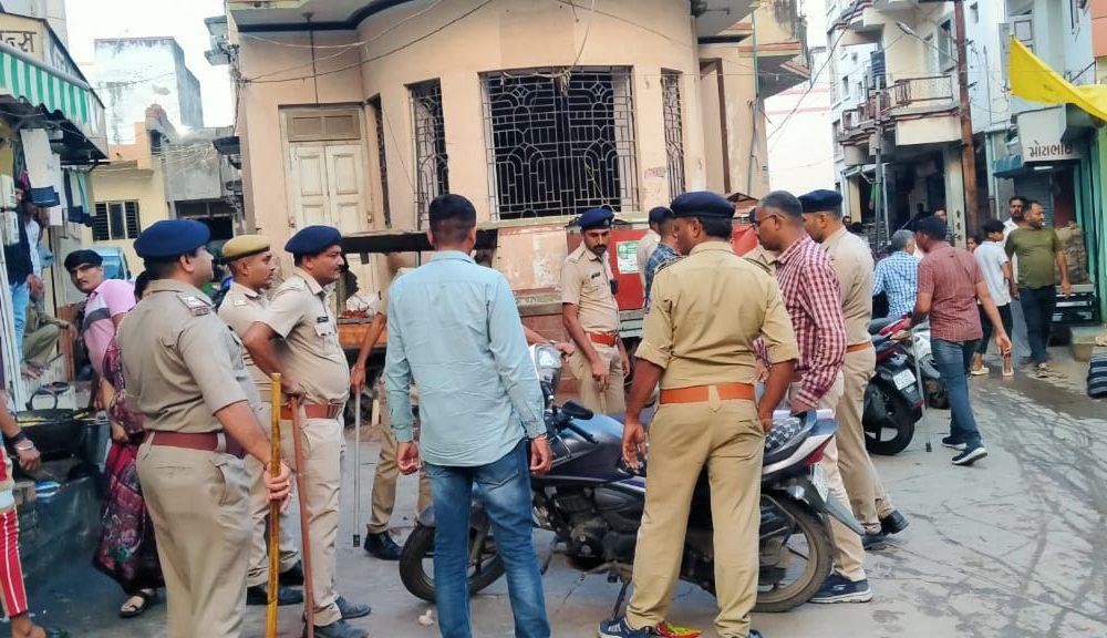 Police traffic drive in Sihore markets; Police notice to push and harass traders