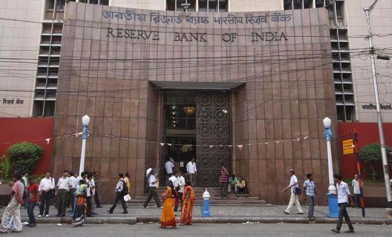 After HDFC, RBI imposed a penalty of so many crores on this big bank