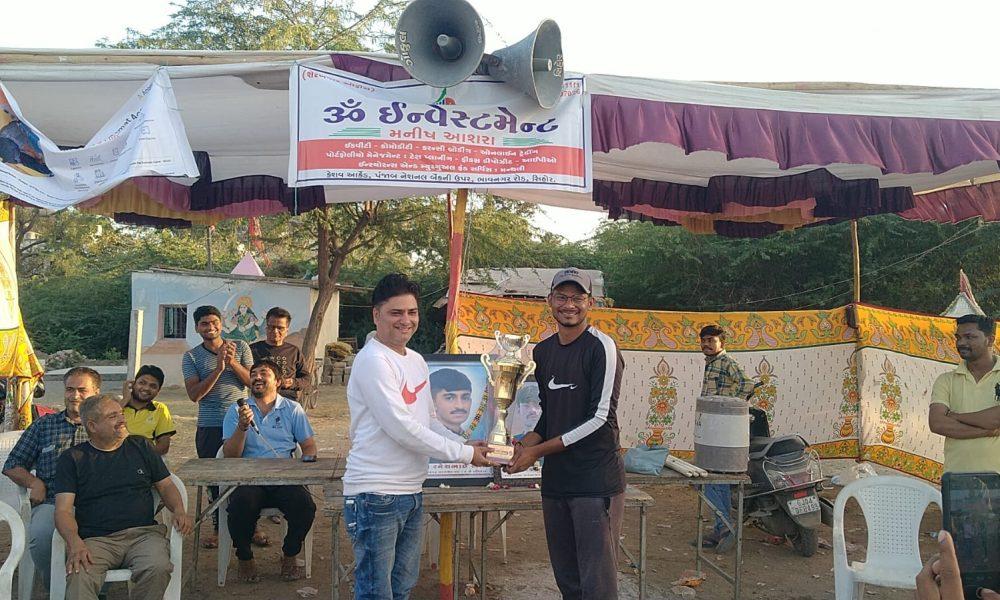 the-bhavnagar-team-won-the-cricket-tournament-organized-by-the-patileshwar-b-group-at-the-cricket-ground-in-sihore