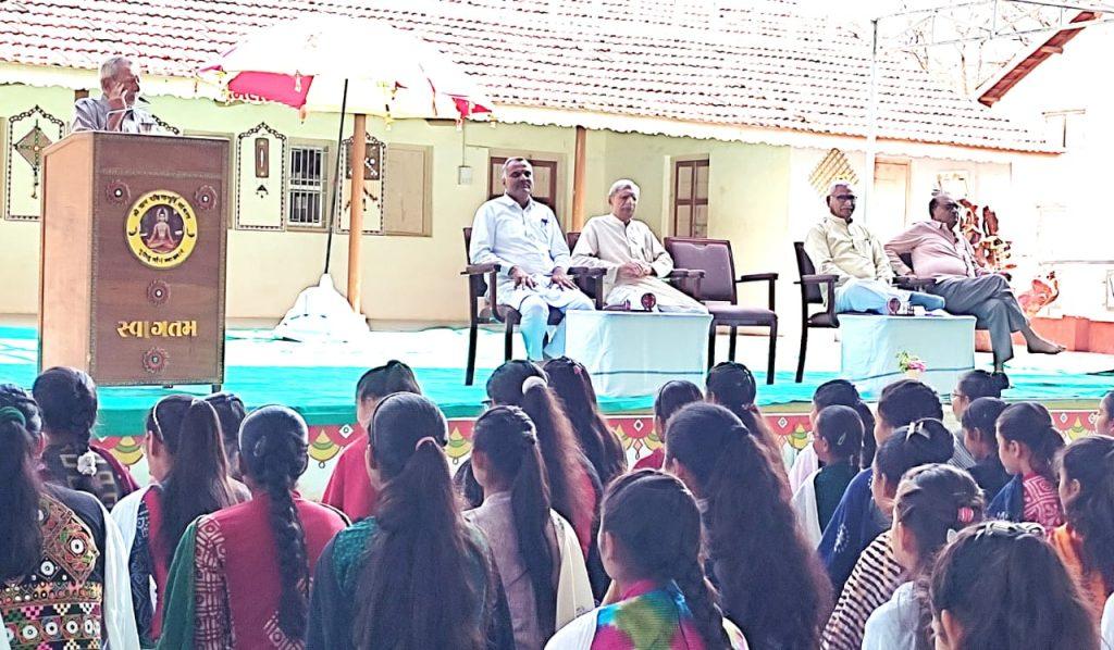 Educationist Shri Nalinbhai Pandit called friends, travel and reading indispensable for students