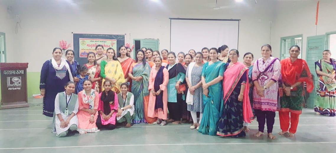 Bhavnagar District National Educational Federation organized a program of women's convention and motherhood.