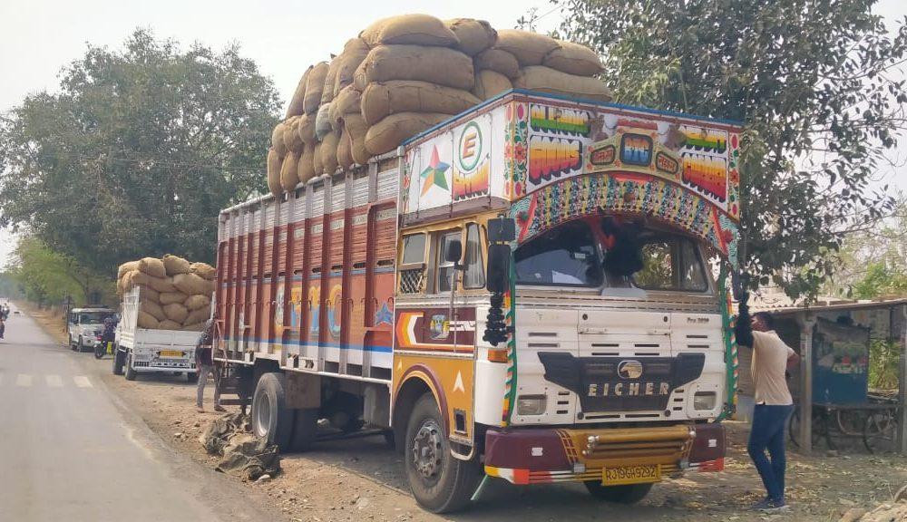 Police were patrolling from Sihor to Kajavadar and a truck from Rajasthan Parsing passed