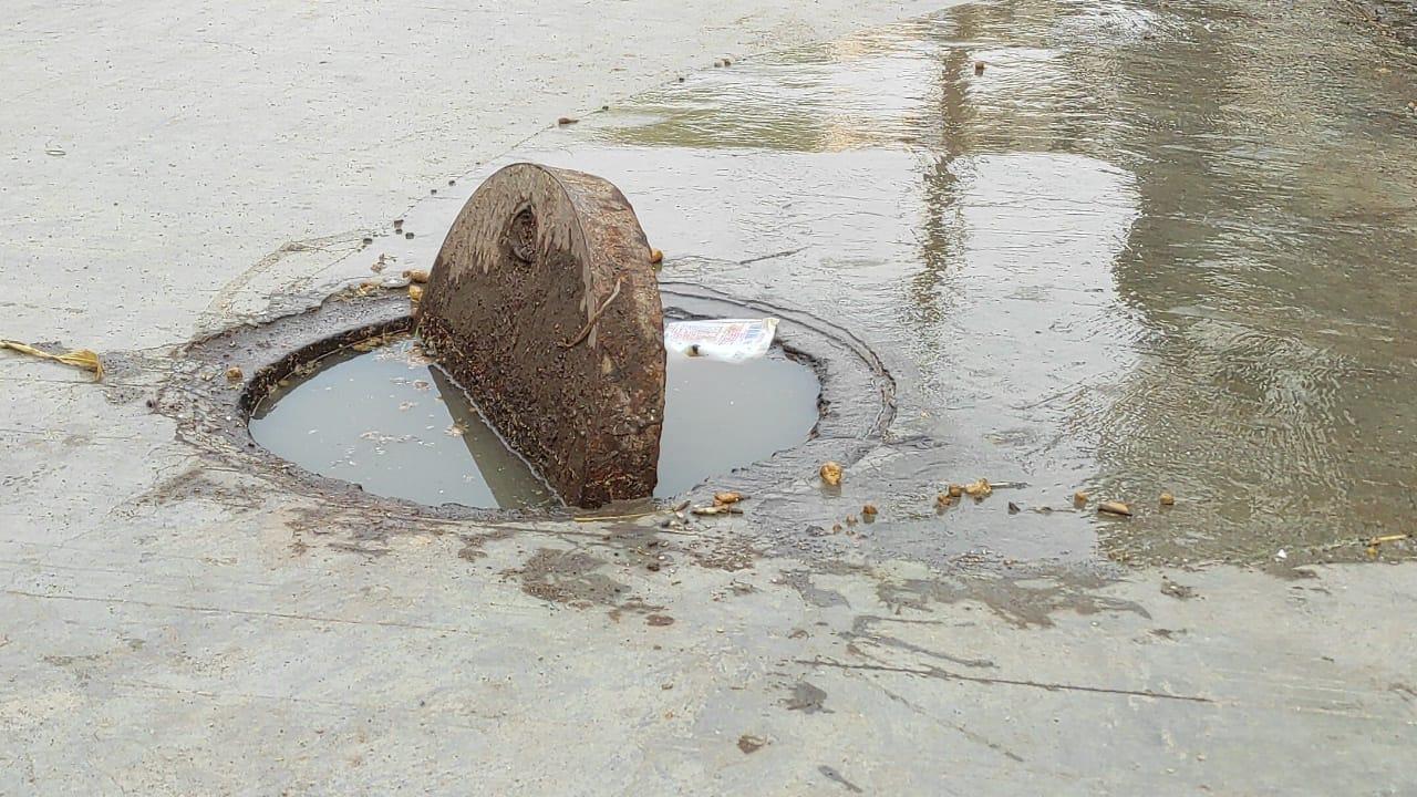 Trahimam with the flowing water of the sewer in the main market of Sehore; Tantra cleanliness campaign limited only on paper