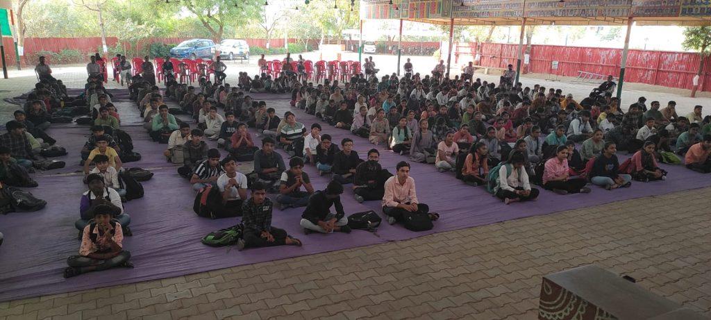 An educational seminar was held at Sehore Vidyamanjari Gyanpith to remove the fear of the board exam