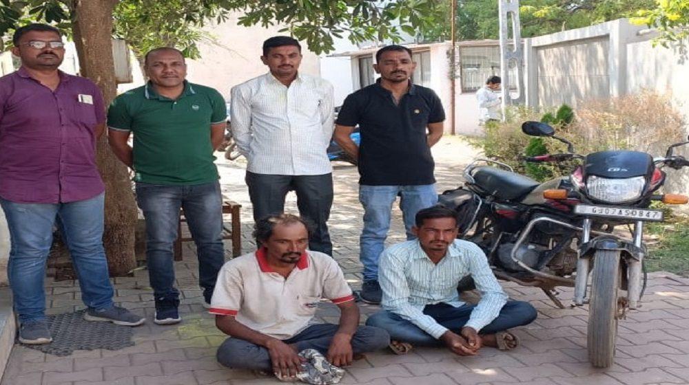 The difference is resolved; Alpesh and Mayur of Sihore taluk were arrested by the LCB police in the case of bike theft