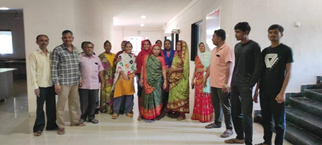 Crowds of women flocking to Sihore municipality every day with the cry of providing water - the condition of the people is dire.