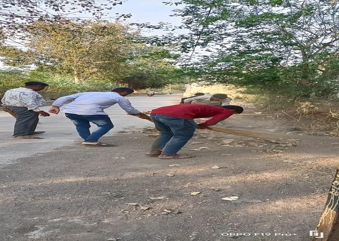 Sihore Vishwa Hindu Parishad and Bajrang Dal organized a cremation ground cleaning campaign.
