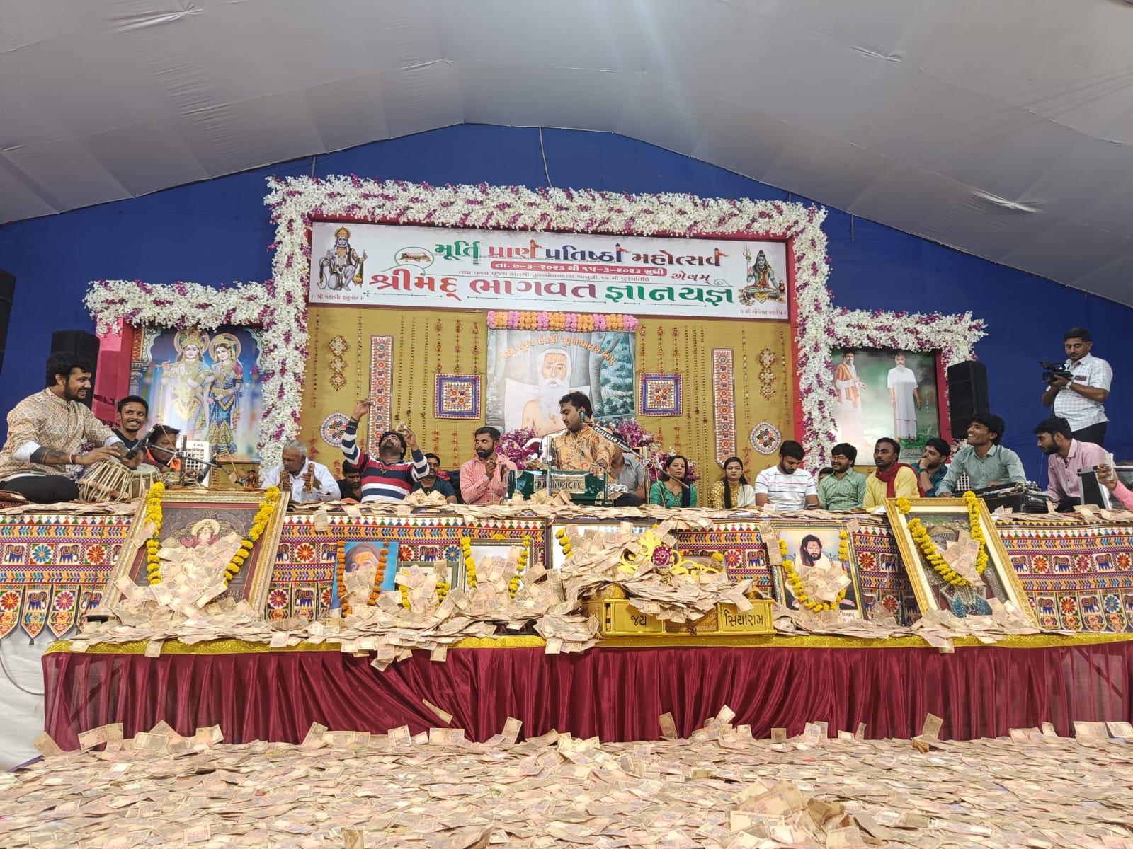 Devgana village organizes grand Santwani at Gopal Ashram - People throng to hear famous Jignesh Kaviraj and Alpaben Patel