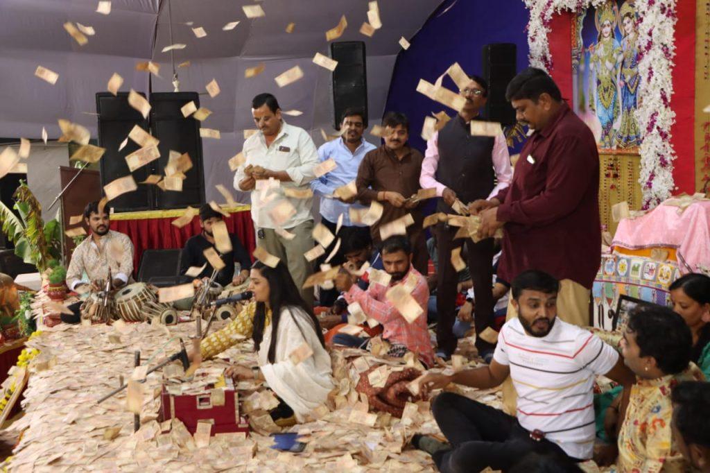 Devgana village organizes grand Santwani at Gopal Ashram - People throng to hear famous Jignesh Kaviraj and Alpaben Patel