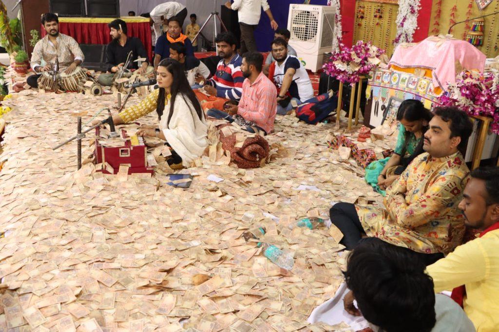Devgana village organizes grand Santwani at Gopal Ashram - People throng to hear famous Jignesh Kaviraj and Alpaben Patel