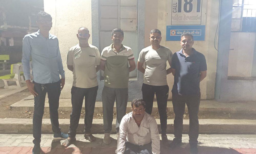 Sihor; Persons involved in liquor crime were arrested under the aspect