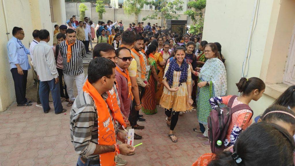 St. in Sihore. Commencement of 10th-12th Examination: Enthusiastic welcome to the examinees