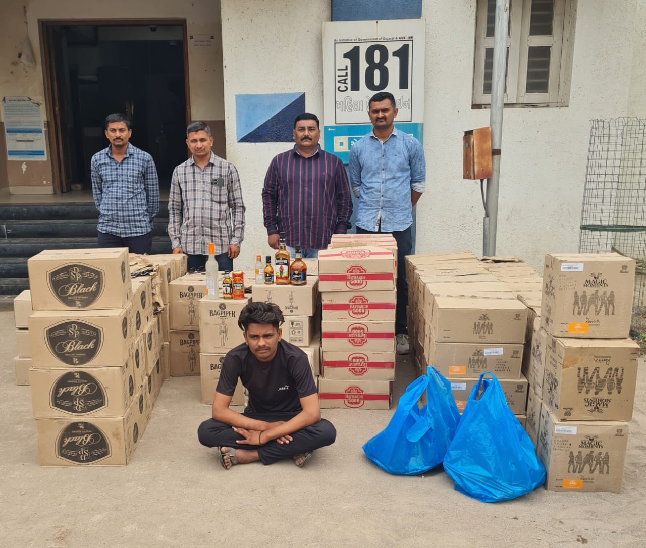 Bhavnagar; Arrest of persons with English liquor beer worth four and a half lakhs