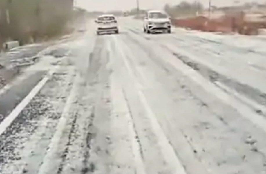 Snow on the road this Switzerland? No, there is the road to Botad-Gadda!