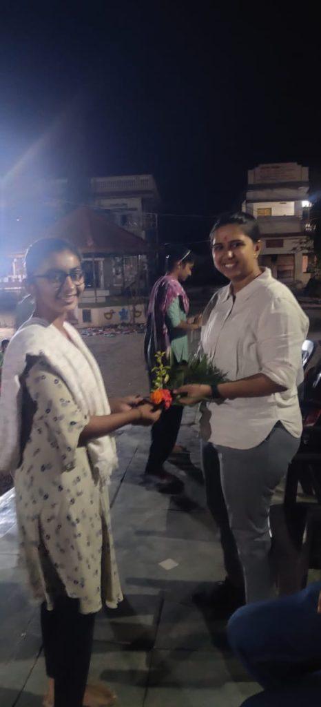 dysp-radhikaben-bharai-visited-kanya-vidyalaya-abavad-near-sihore