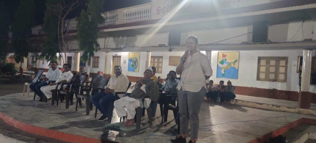 dysp-radhikaben-bharai-visited-kanya-vidyalaya-abavad-near-sihore