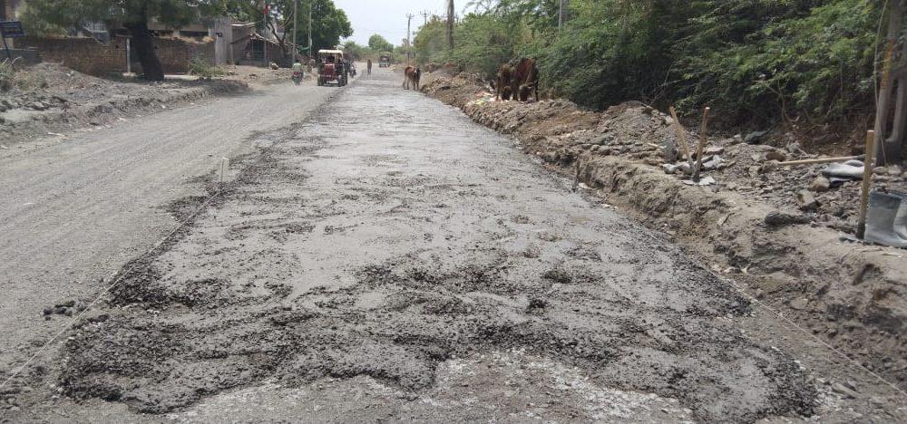 Sihore - The work of the stalled road of Sagwadi village has been started - congratulations to the villagers