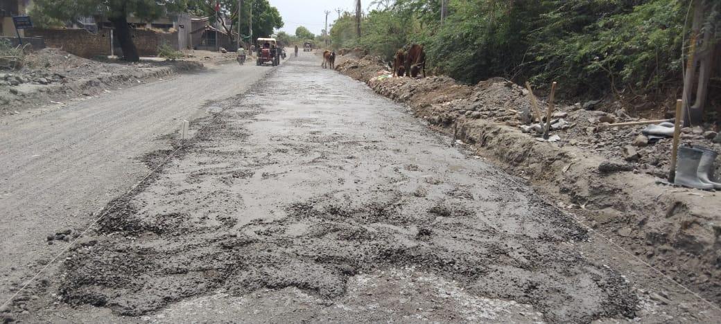 Sihore - The work of the stalled road of Sagwadi village has been started - congratulations to the villagers