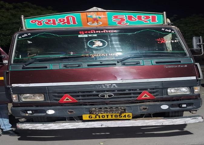 In Vallabhipur, LCB nabbed one with an Eicher truck loaded with foreign liquor; Assets worth over Rs.16 lakh seized