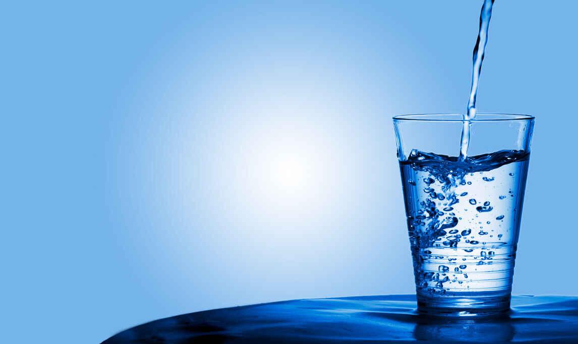 Drinking water like this is a feast for deadly diseases..Change this habit today.