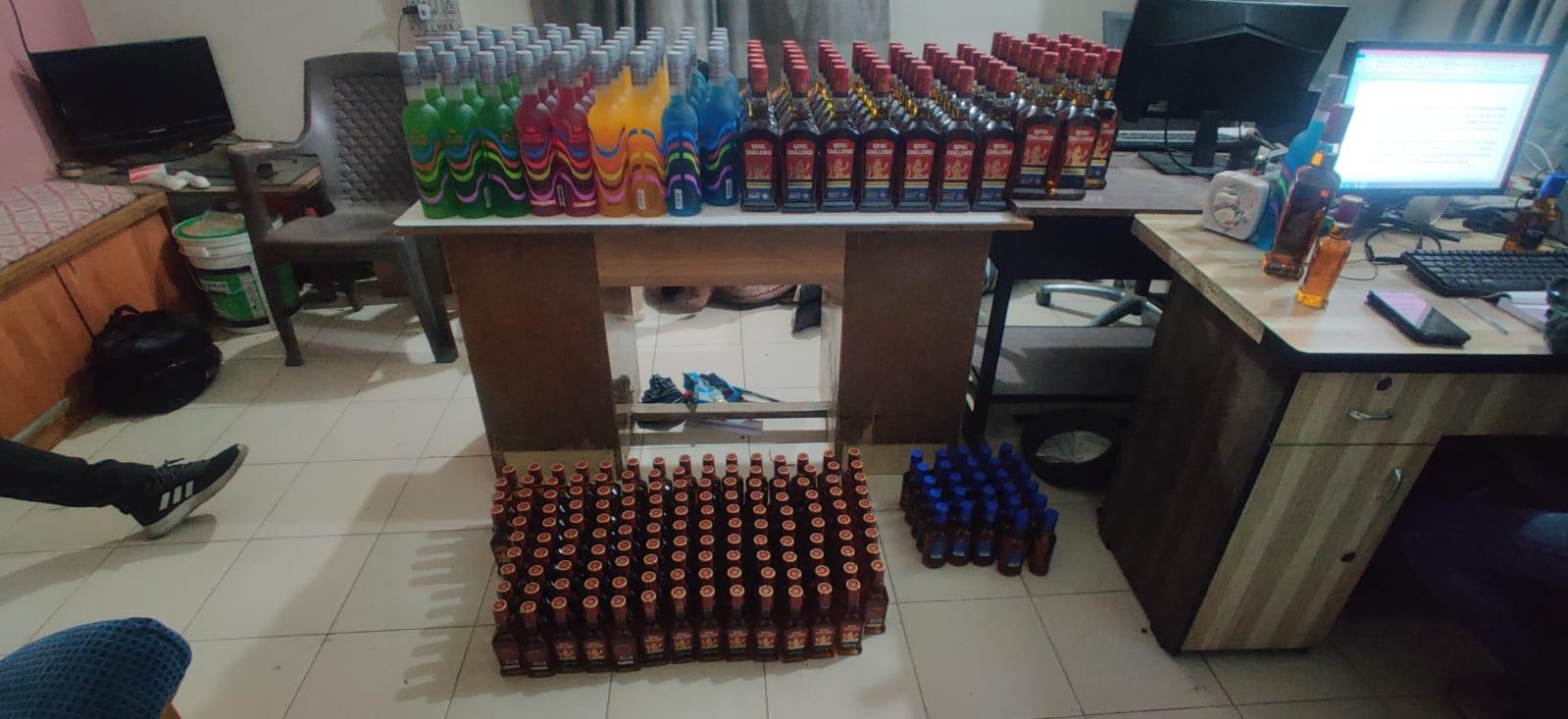 Three persons were caught with a car full of foreign liquor from Varatej's Lakhanka Road