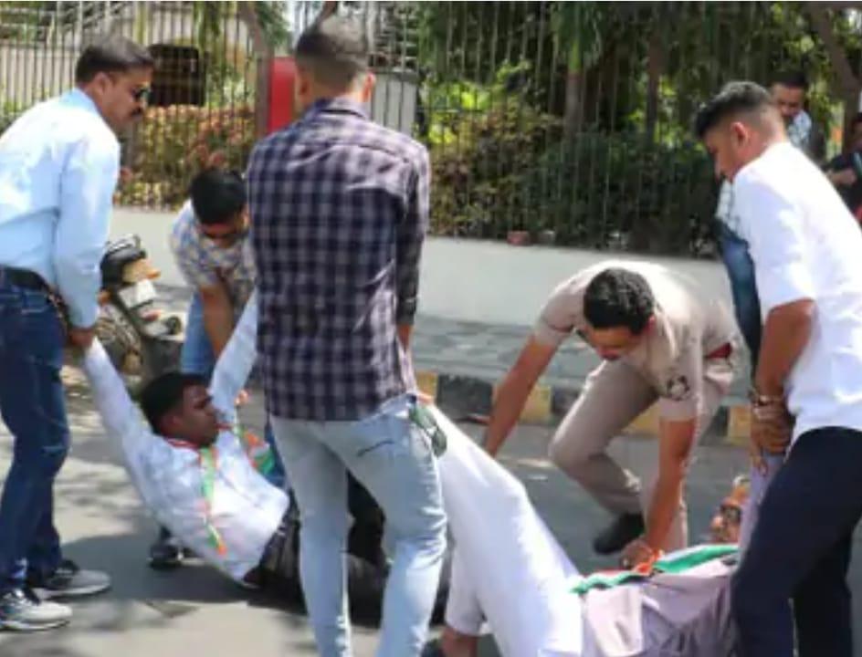 Police detained around 35 activists just before Bhavnagar City Congress Committee staged a dharna in support of Rahul Gandhi.