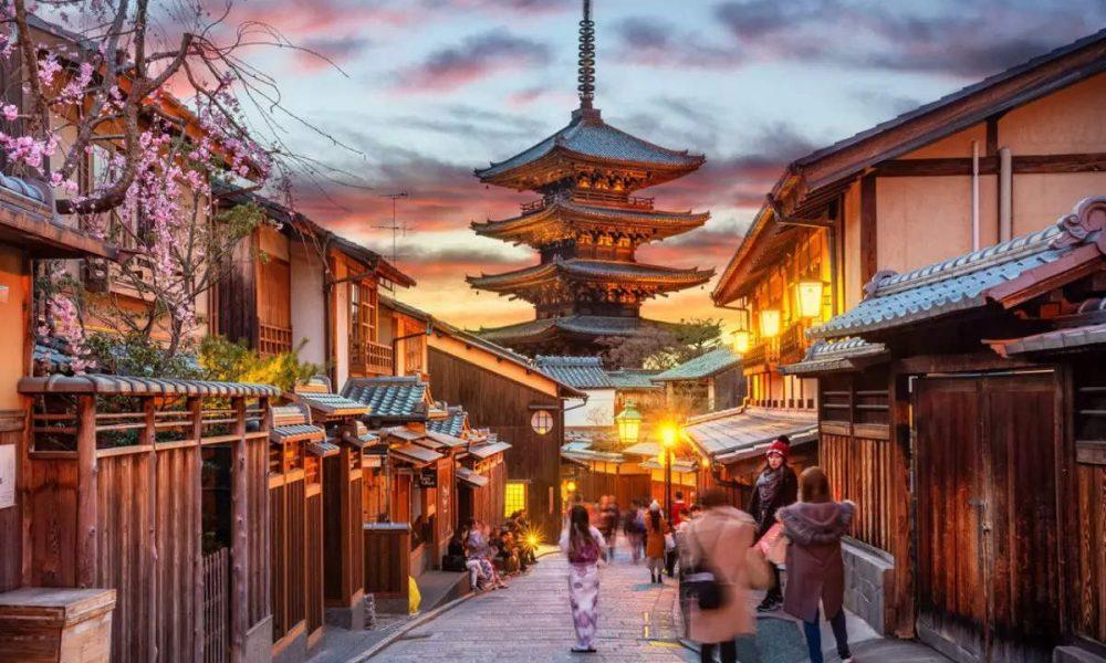 From cherry blossoms to oceans and snow-capped mountains, these are the 5 most beautiful places in Japan
