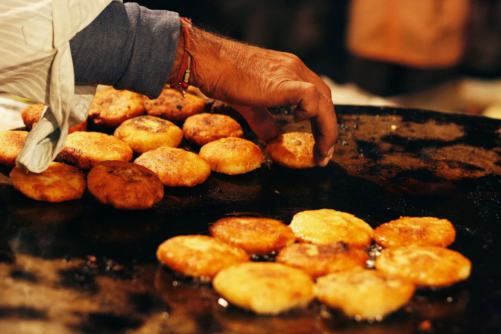 If you are going to visit Goa then definitely enjoy the mouth-watering street food