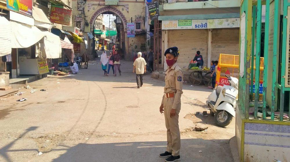 Sihore - Salute once in the name of these soldiers, no matter what the festival is, duty is duty, even in festivals they do not forget their duty.