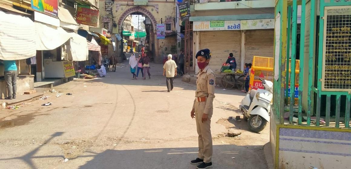 Sihore - Salute once in the name of these soldiers, no matter what the festival is, duty is duty, even in festivals they do not forget their duty.