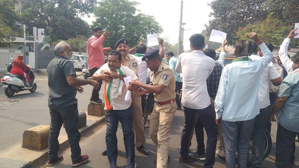 Dharna held near SBI in Bhavnagar, Congress protest on Adani issue