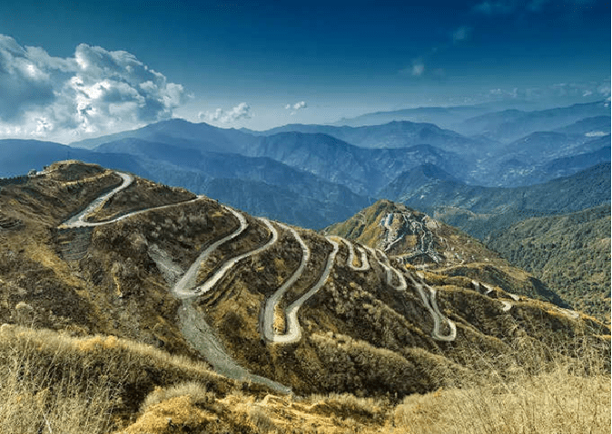 This is the most dangerous road in India, it takes a heart of stone to drive at such a height