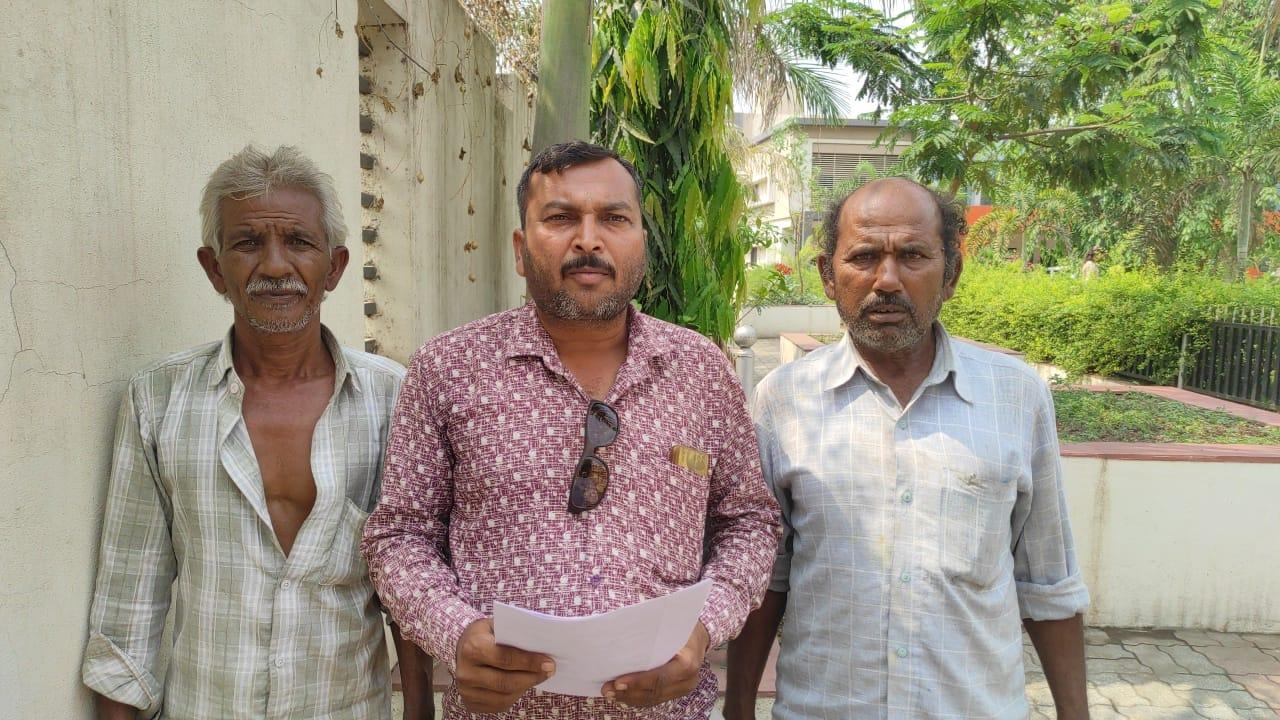 Dhrupka village of Sihore faces a series of problems, people are fed up, food and water abandonment in front of the taluka office.