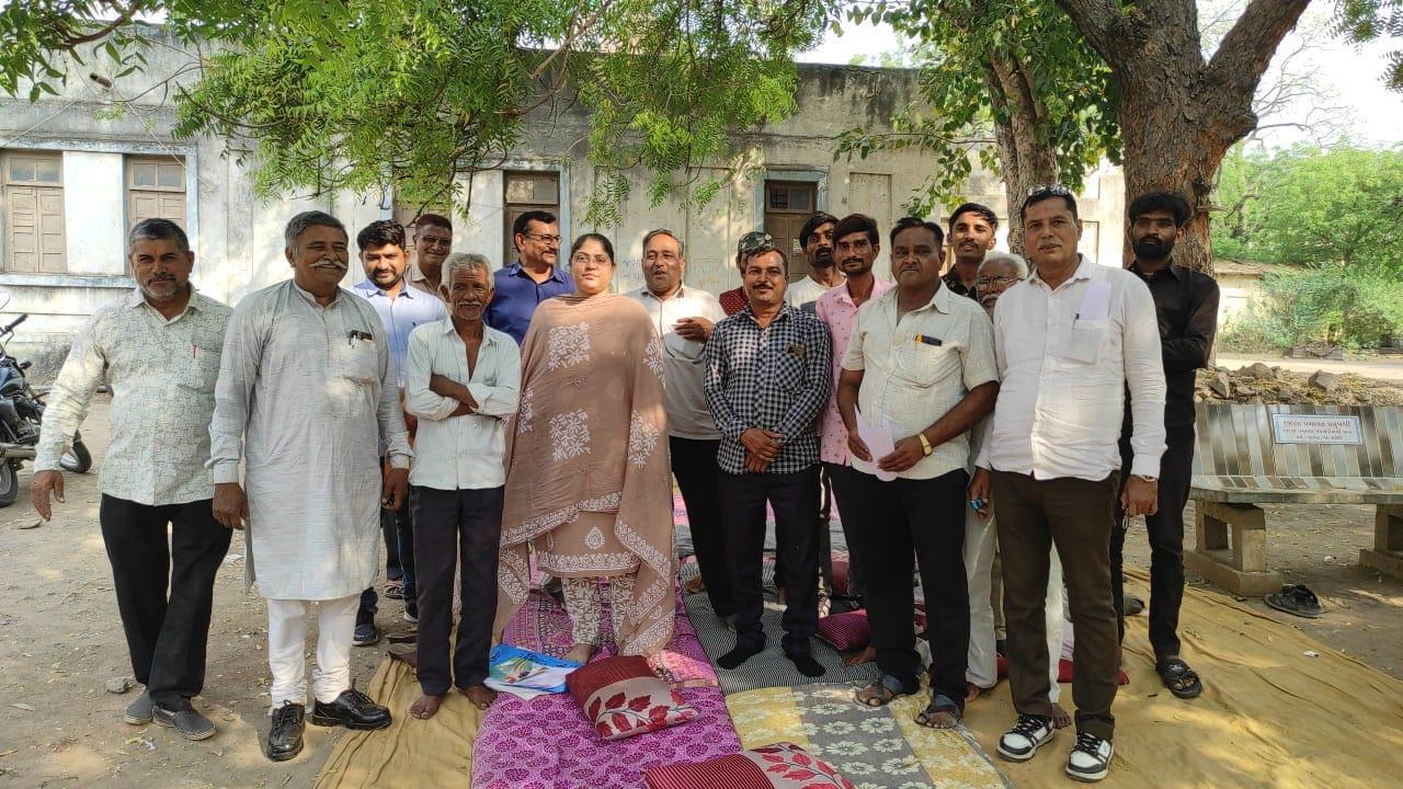 Fasting movement in taluka office over the problem of Dhrupka village of Sihore; The system collapsed