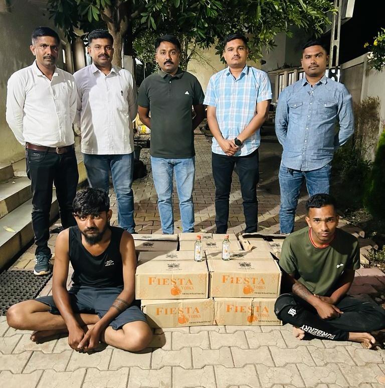 Two persons were caught with a car full of foreign liquor in Kumbharwada area of Bhavnagar