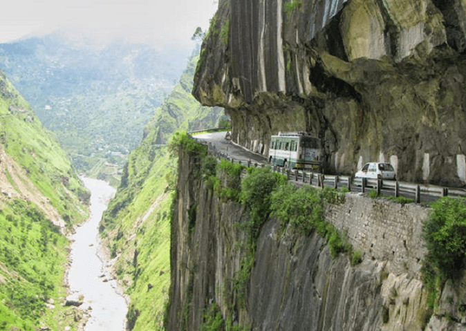 This is the most dangerous road in India, it takes a heart of stone to drive at such a height