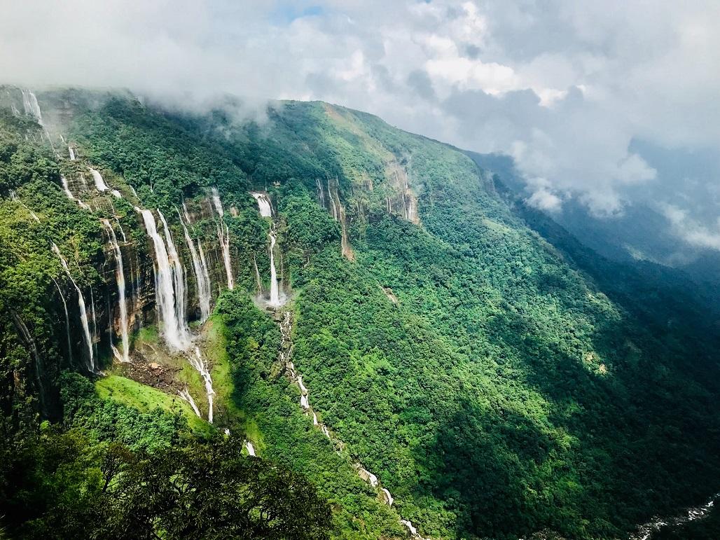 If you are planning to go to Shillong, then visit these places, without which the trip will be incomplete.