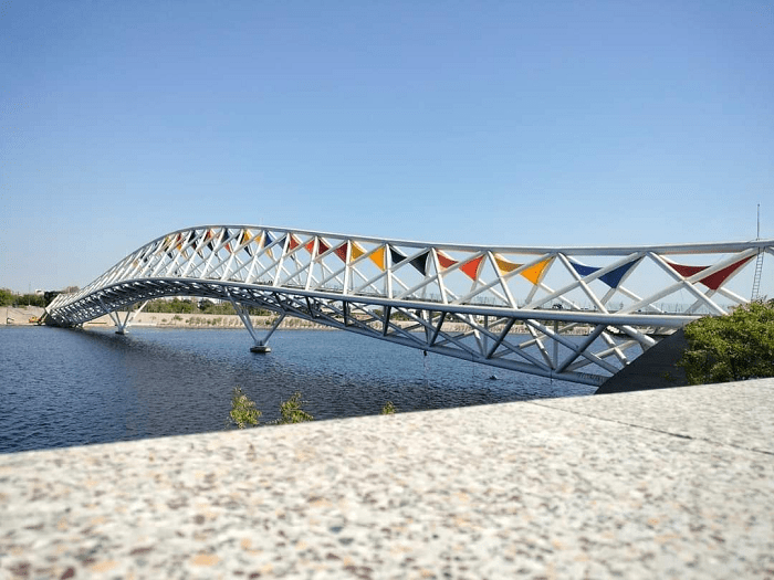 Atal Bridge: The glass of the Atal Bridge on Sabarmati cracked, but everything is still fine